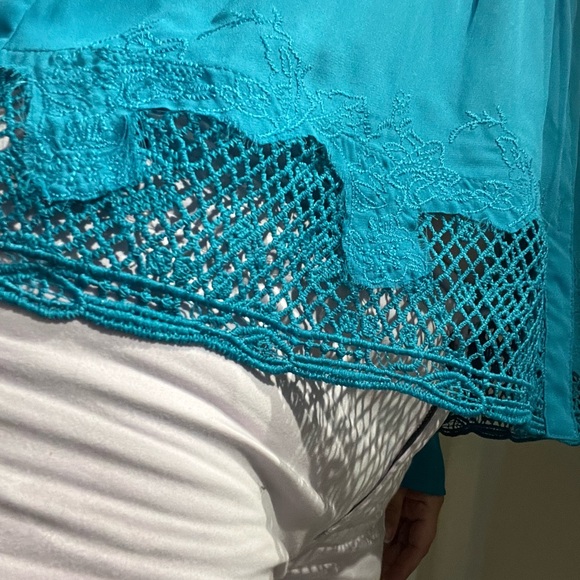 BEAUTIFUL AWESOME LITTLE TOP STUNNING TURQUOISE V NECK BUTTON DOWN EUC DETAILS M - Picture 4 of 15